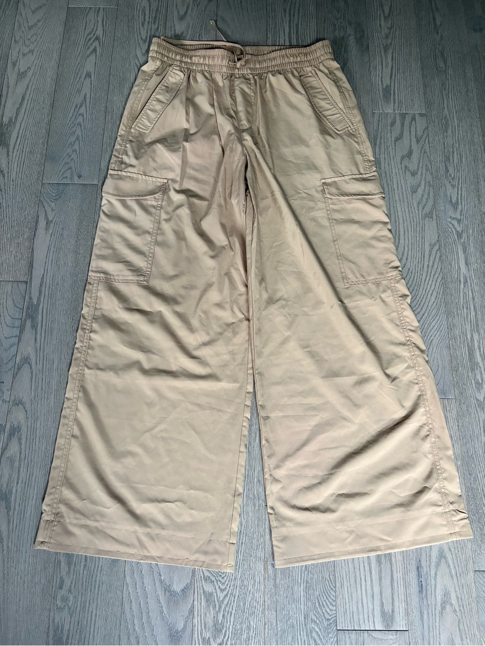 Ladies Wide-Leg Cargo Pants in Khaki